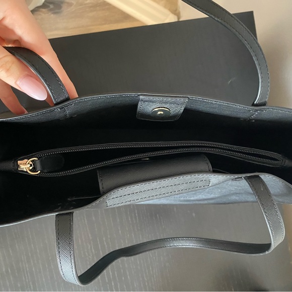New DKNY Tote - Picture 2 of 4